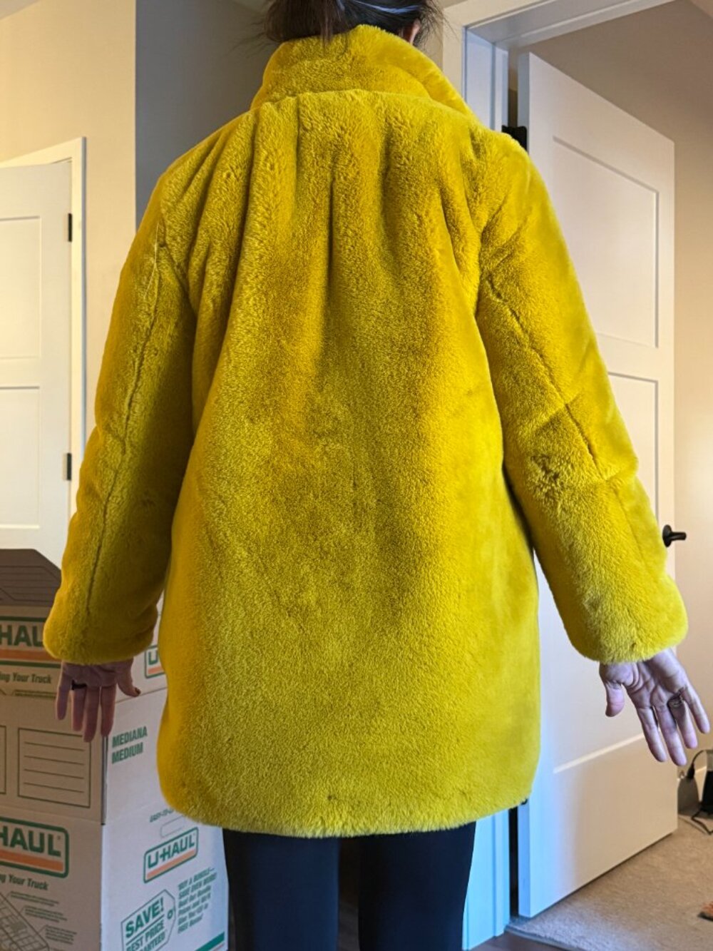 Faux Fir Gold/Yellow Women's coat size M - Nasty Gal - Excellent Condition - Picture 2 of 4